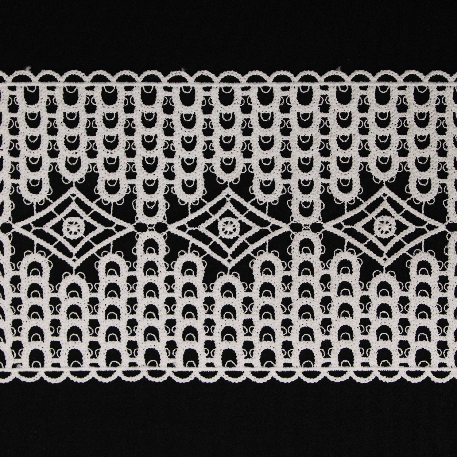 Galon - guipure blanche - motif losange - photo 1/3 | So Tissus