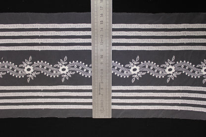 Galon - tulle blanc - motif fleuri - photo 3/3 | So Tissus