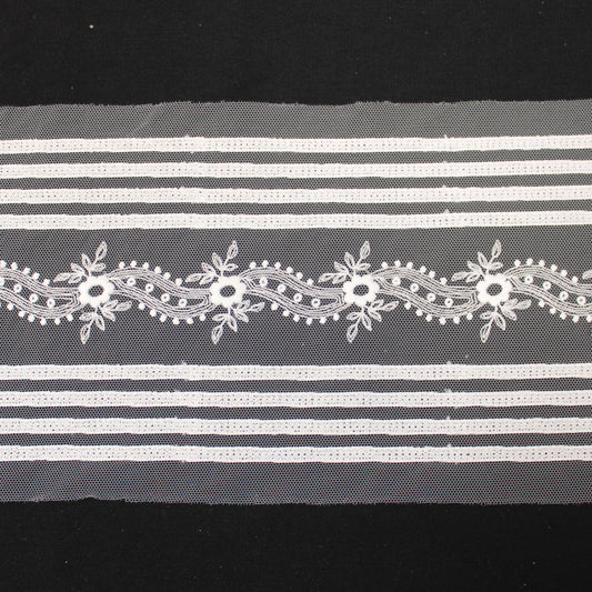 Galon - tulle blanc - motif fleuri - photo 1/3 | So Tissus