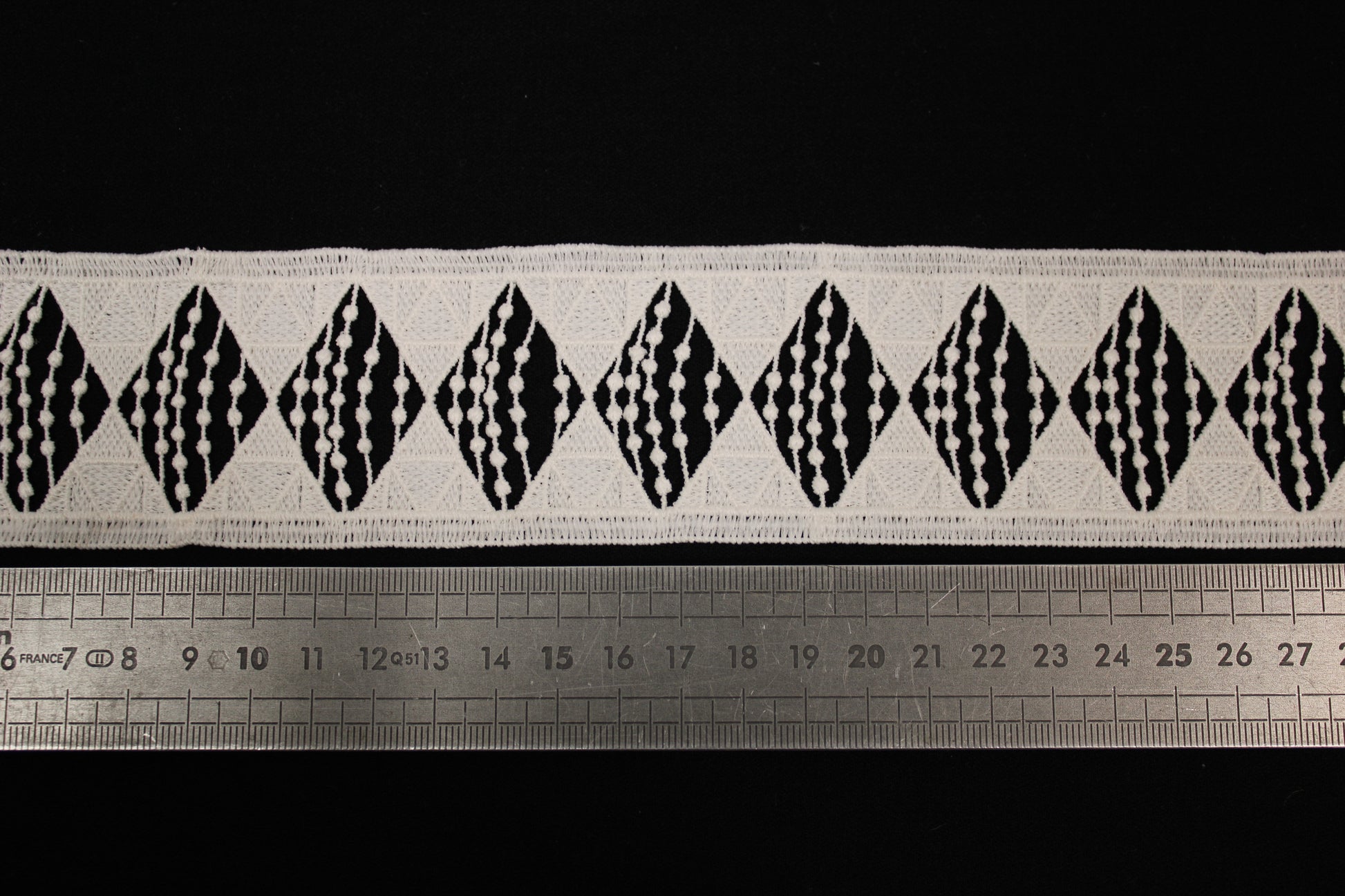 Galon - guipure ivoire - motif losange - photo 2/3 | So Tissus