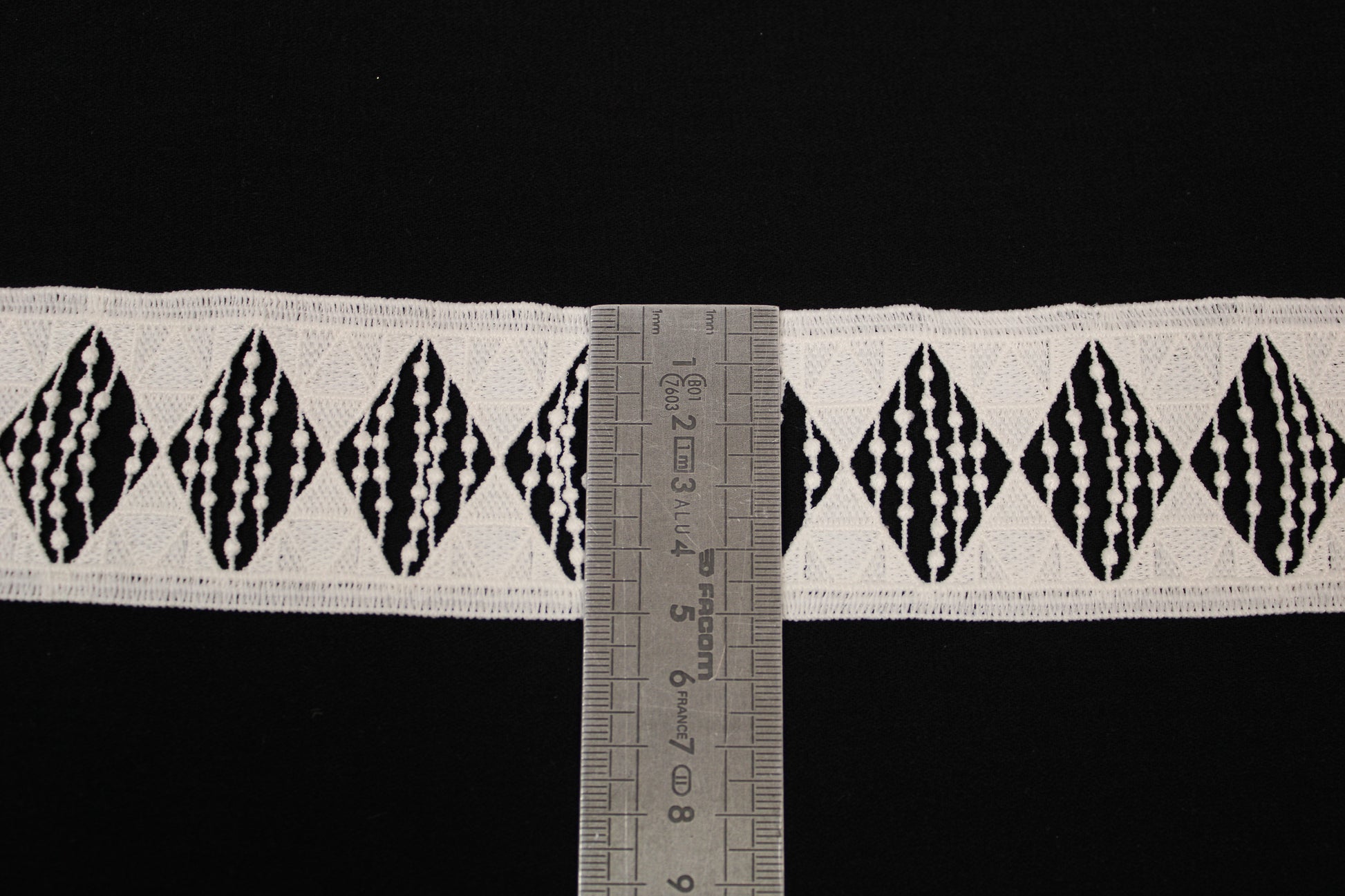 Galon - guipure ivoire - motif losange - photo 3/3 | So Tissus