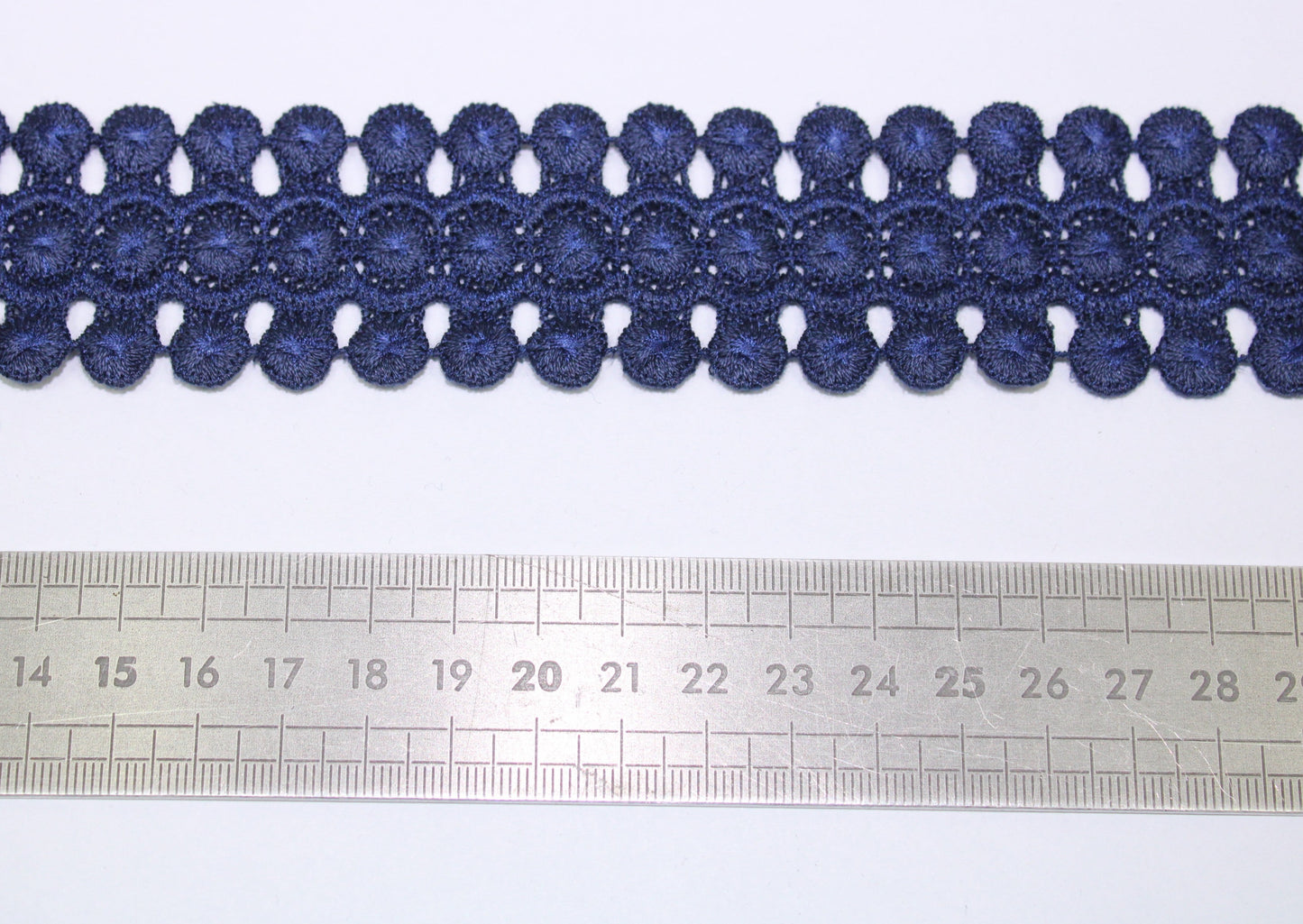 Galon - guipure bleu marine - motif circulaire - photo 2/3 | So Tissus