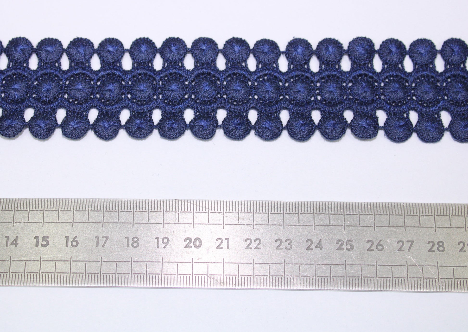 Galon - guipure bleu marine - motif circulaire - photo 2/3 | So Tissus