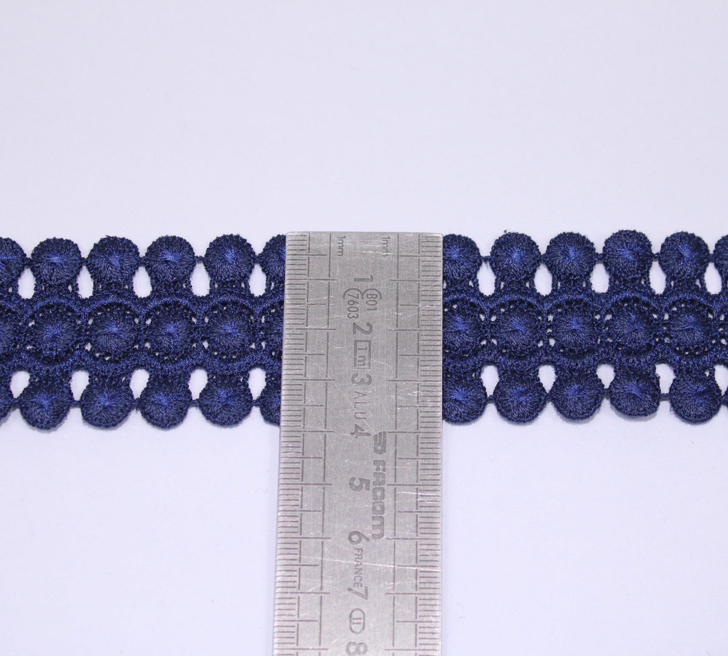 Galon - guipure bleu marine - motif circulaire - photo 3/3 | So Tissus