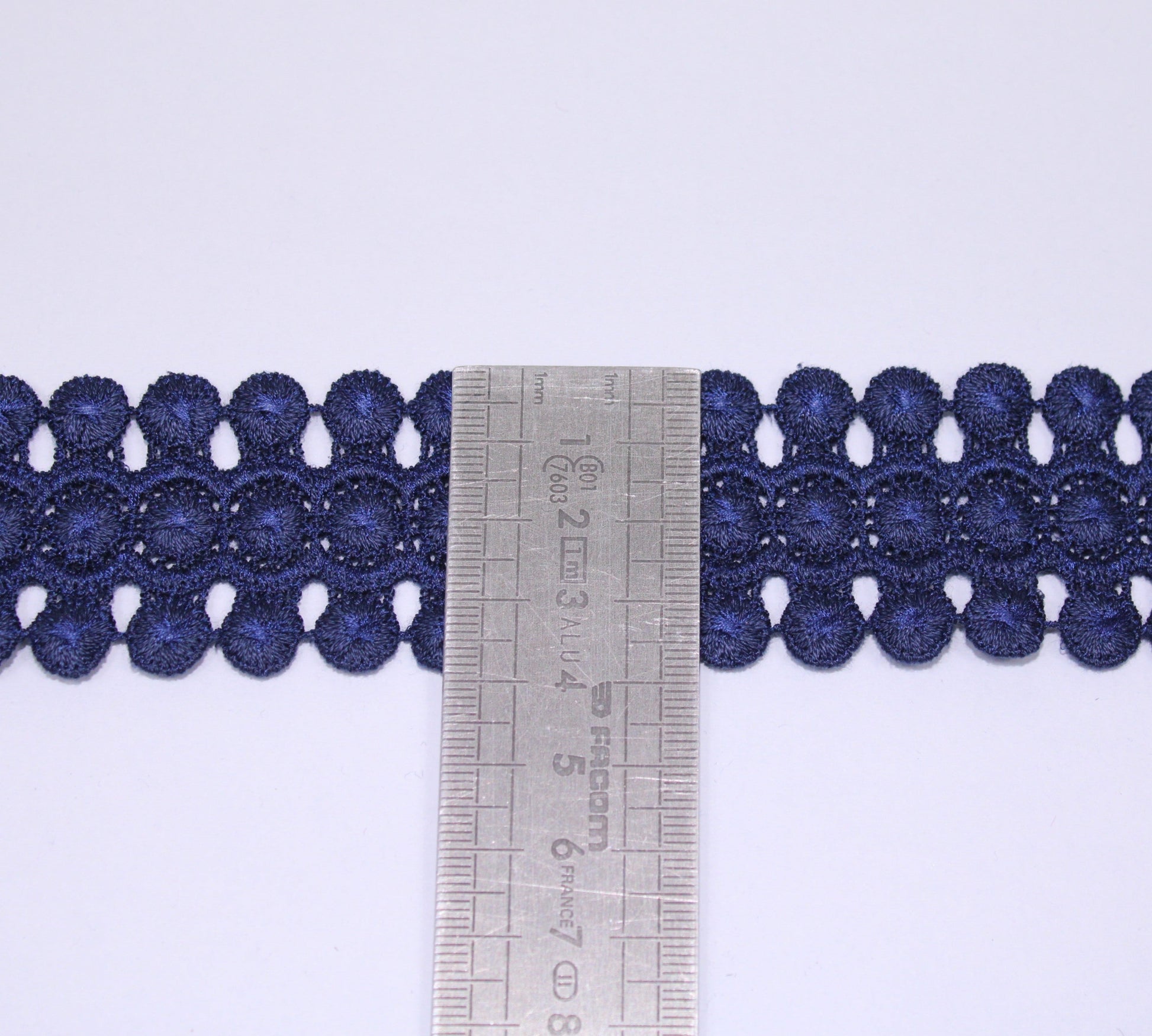 Galon - guipure bleu marine - motif circulaire - photo 3/3 | So Tissus