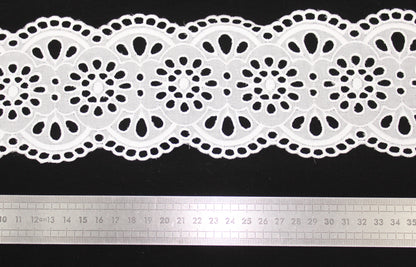 Galon - broderie anglaise blanche - motif rosace - photo 2/3 | So Tissus