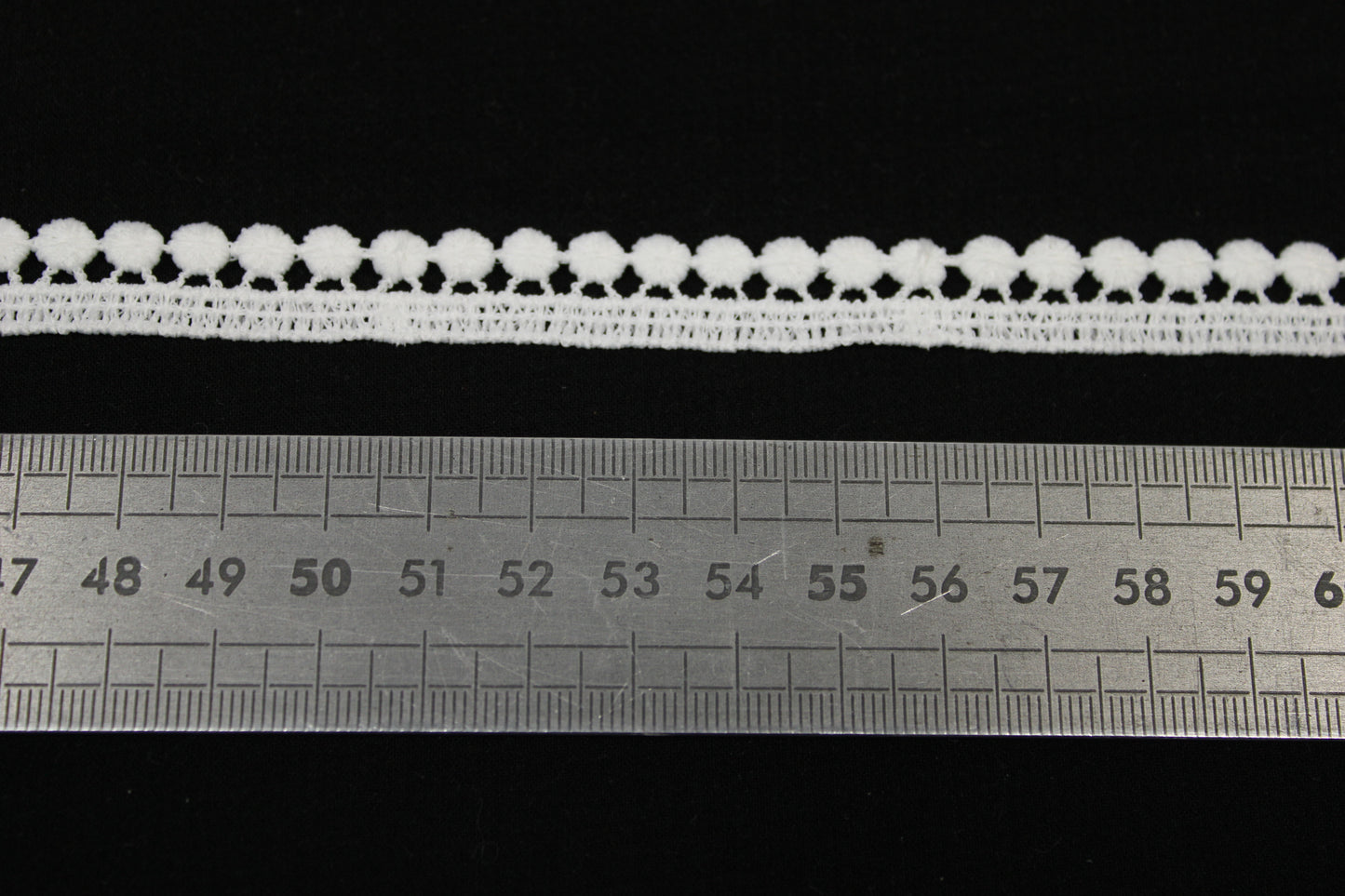Galon - guipure blanc - motif circulaire - photo 2/4 | So Tissus
