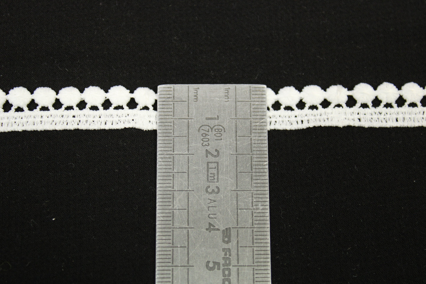 Galon - guipure blanc - motif circulaire - photo 3/4 | So Tissus
