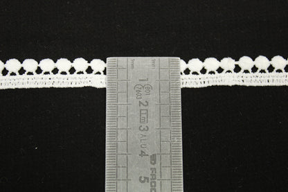 Galon - guipure blanc - motif circulaire - photo 3/4 | So Tissus