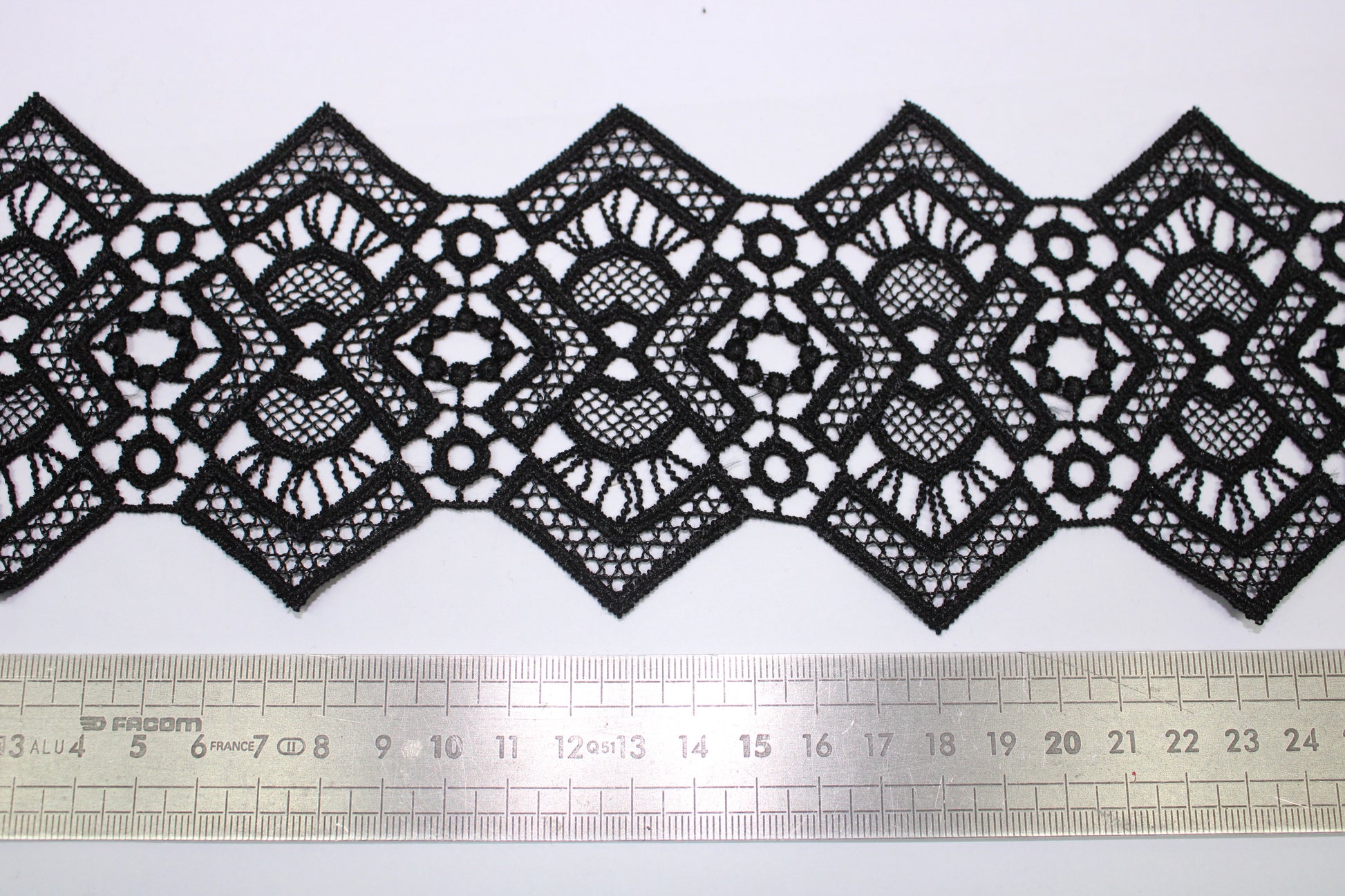 Galon - guipure noire - motif éthnique - photo 2/3 | So Tissus