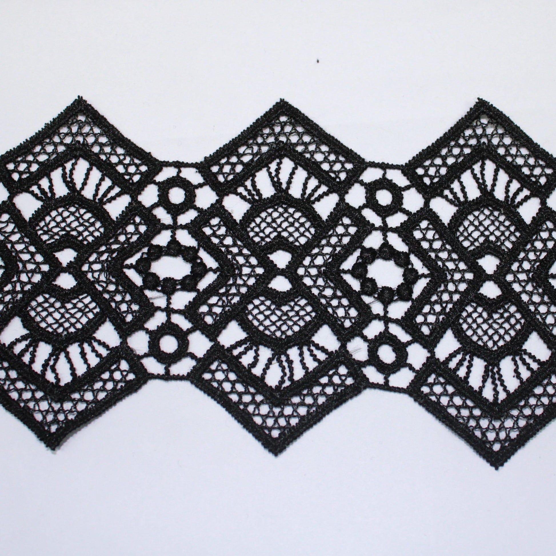 Galon - guipure noire - motif éthnique - photo 1/3 | So Tissus
