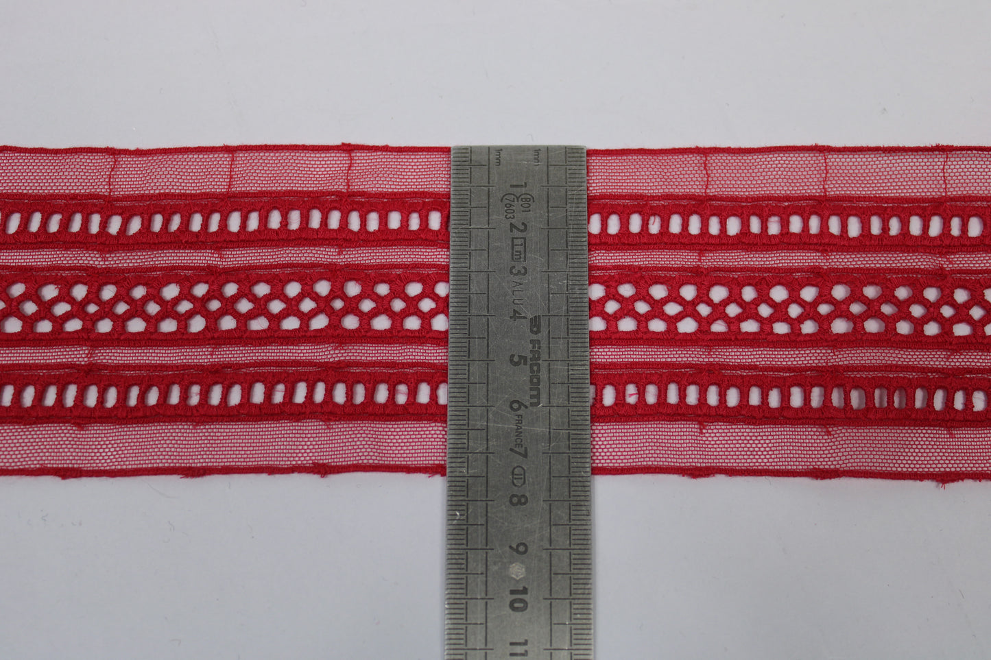 Galon - dentelle rouge - motif géométrique - photo 3/3 | So Tissus