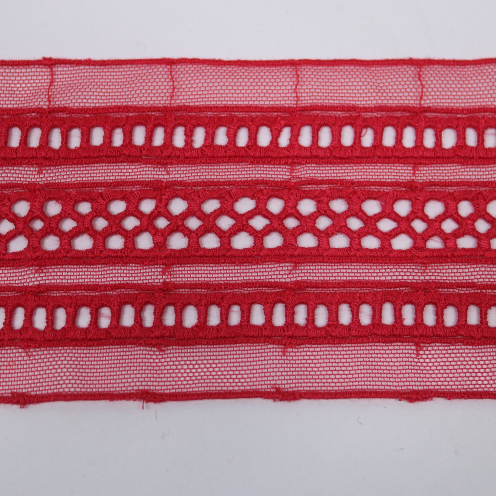 Galon - dentelle rouge - motif géométrique - photo 1/3 | So Tissus
