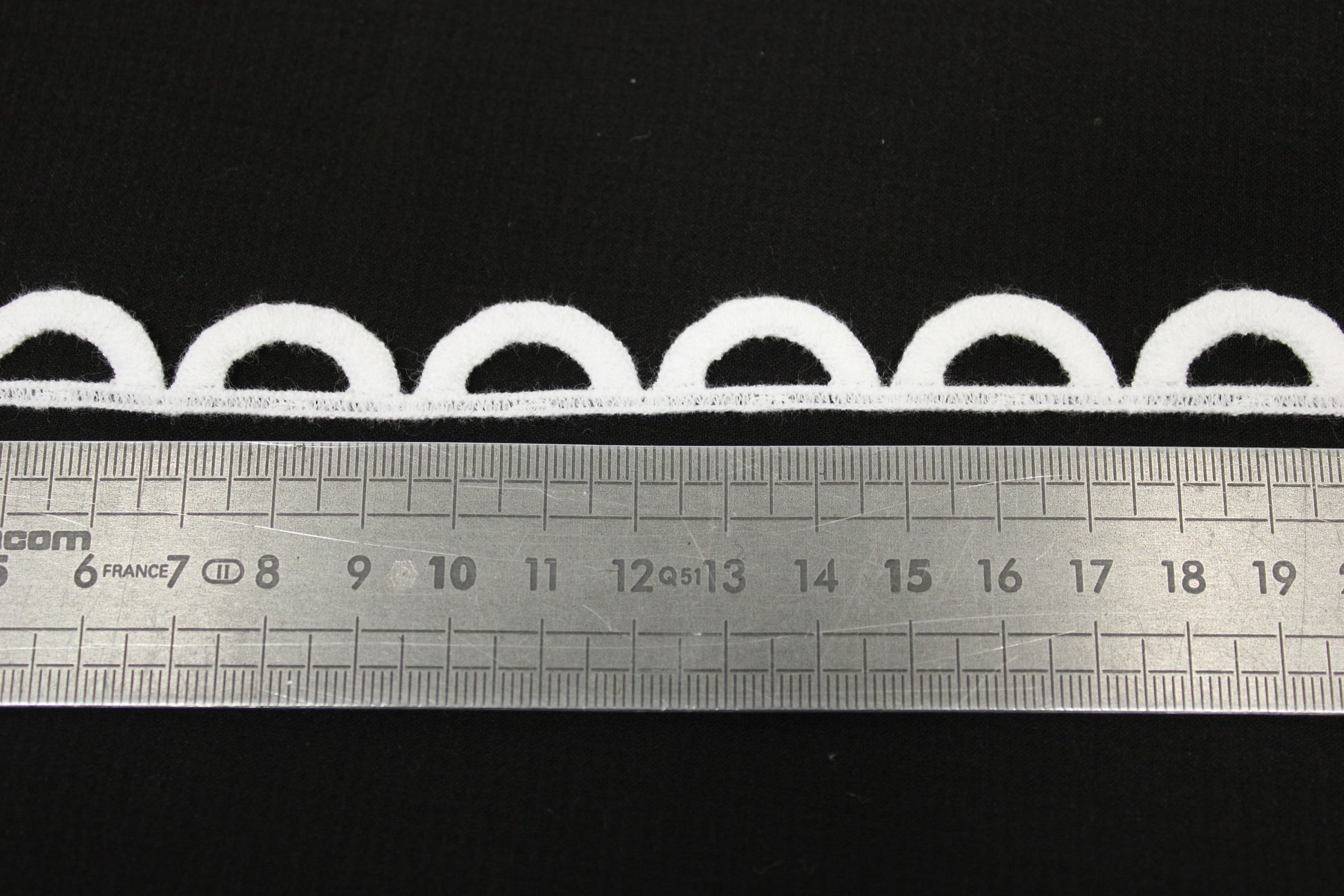 Galon - guipure blanche - motif demi-cercle - photo 3/3 | So Tissus
