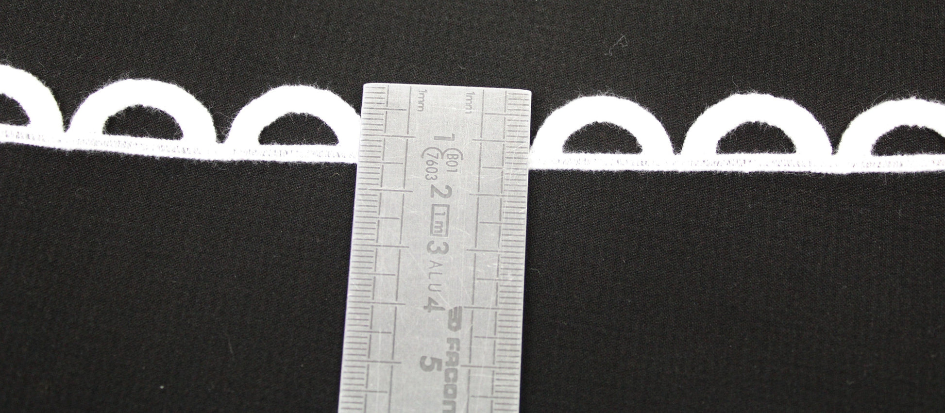 Galon - guipure blanche - motif demi-cercle - photo 2/3 | So Tissus