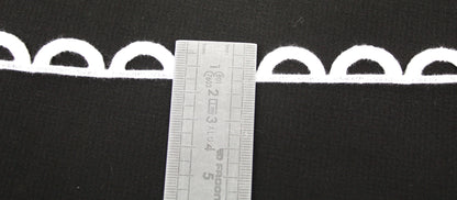 Galon - guipure blanche - motif demi-cercle - photo 2/3 | So Tissus