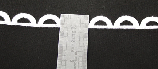 Galon - guipure blanche - motif demi-cercle - photo 2/3 | So Tissus