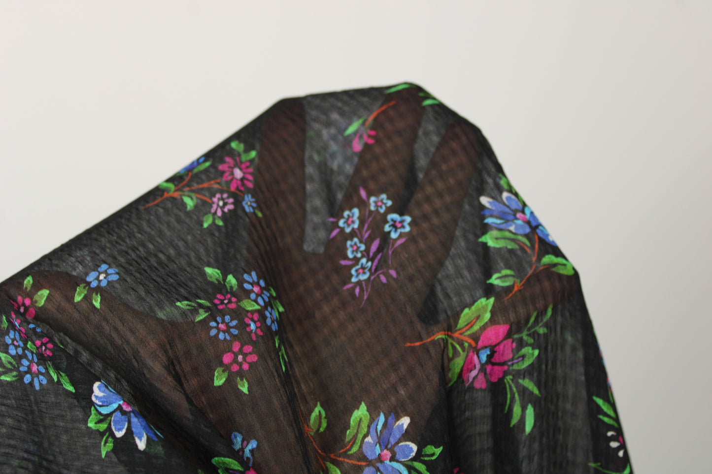 Tissu voile gaufré - imprimé fleuri - photo 6/6 | So Tissus