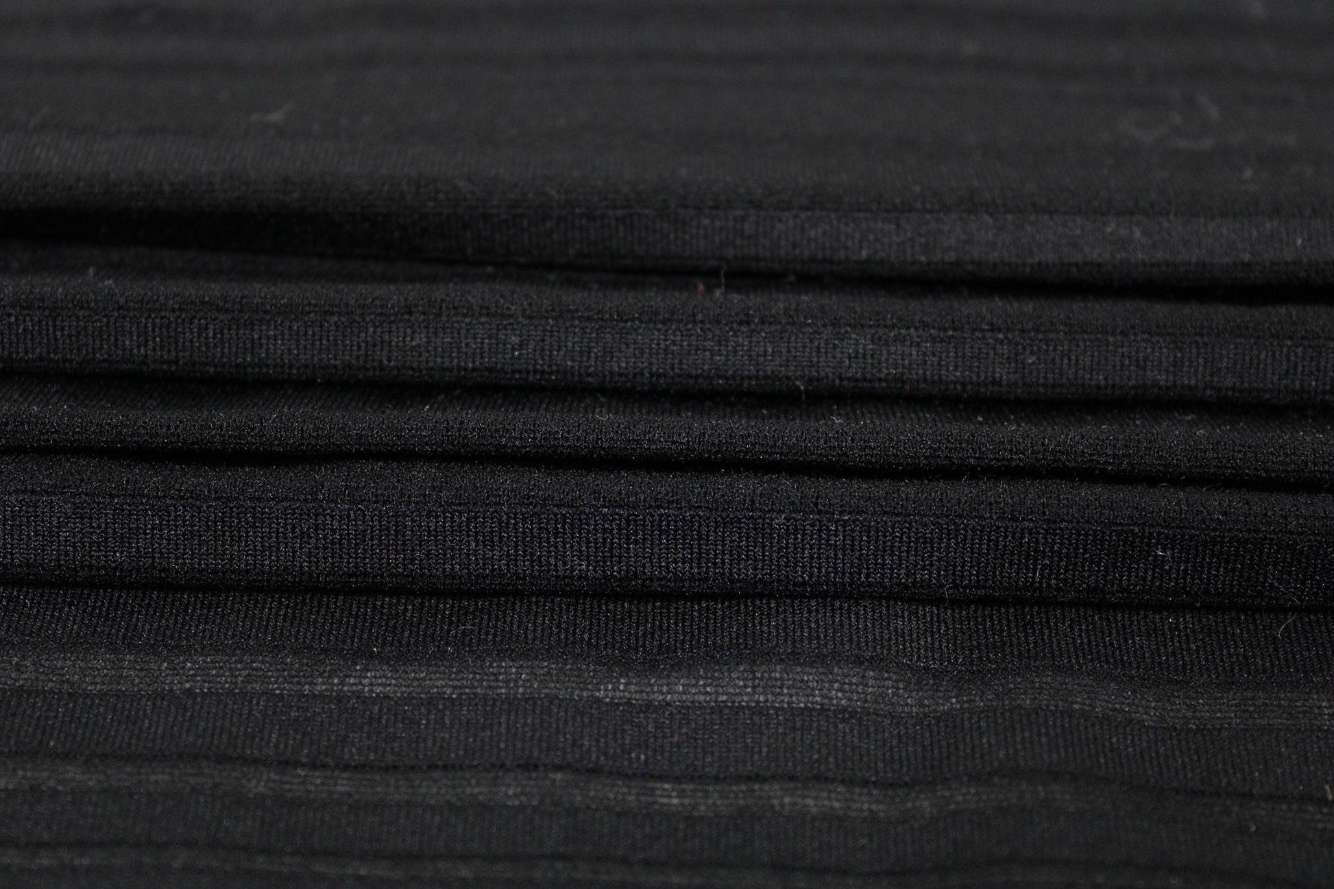 Tissu maille dévorée - à rayures - noir - photo 2/4 | So Tissus