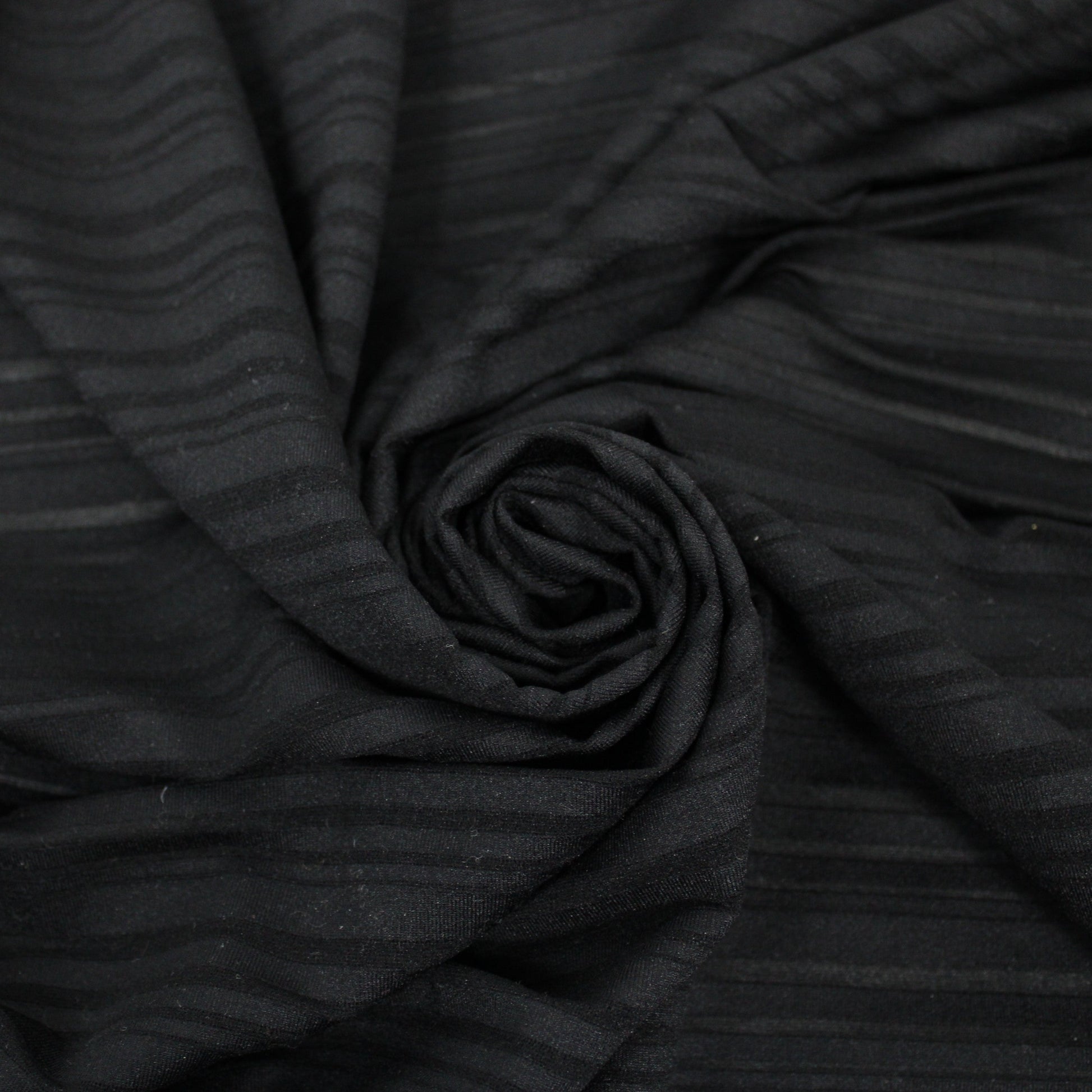 Tissu maille dévorée - à rayures - noir - photo 1/4 | So Tissus