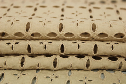 Tissu broderie anglaise - beige - photo 2/5 | So Tissus