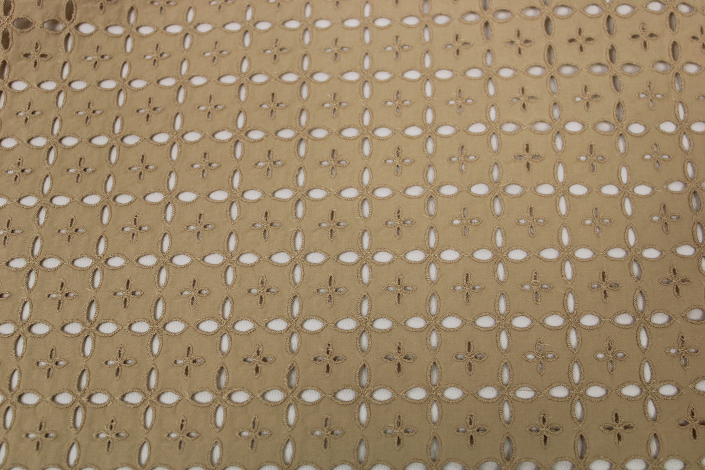 Tissu broderie anglaise - beige - photo 4/5 | So Tissus