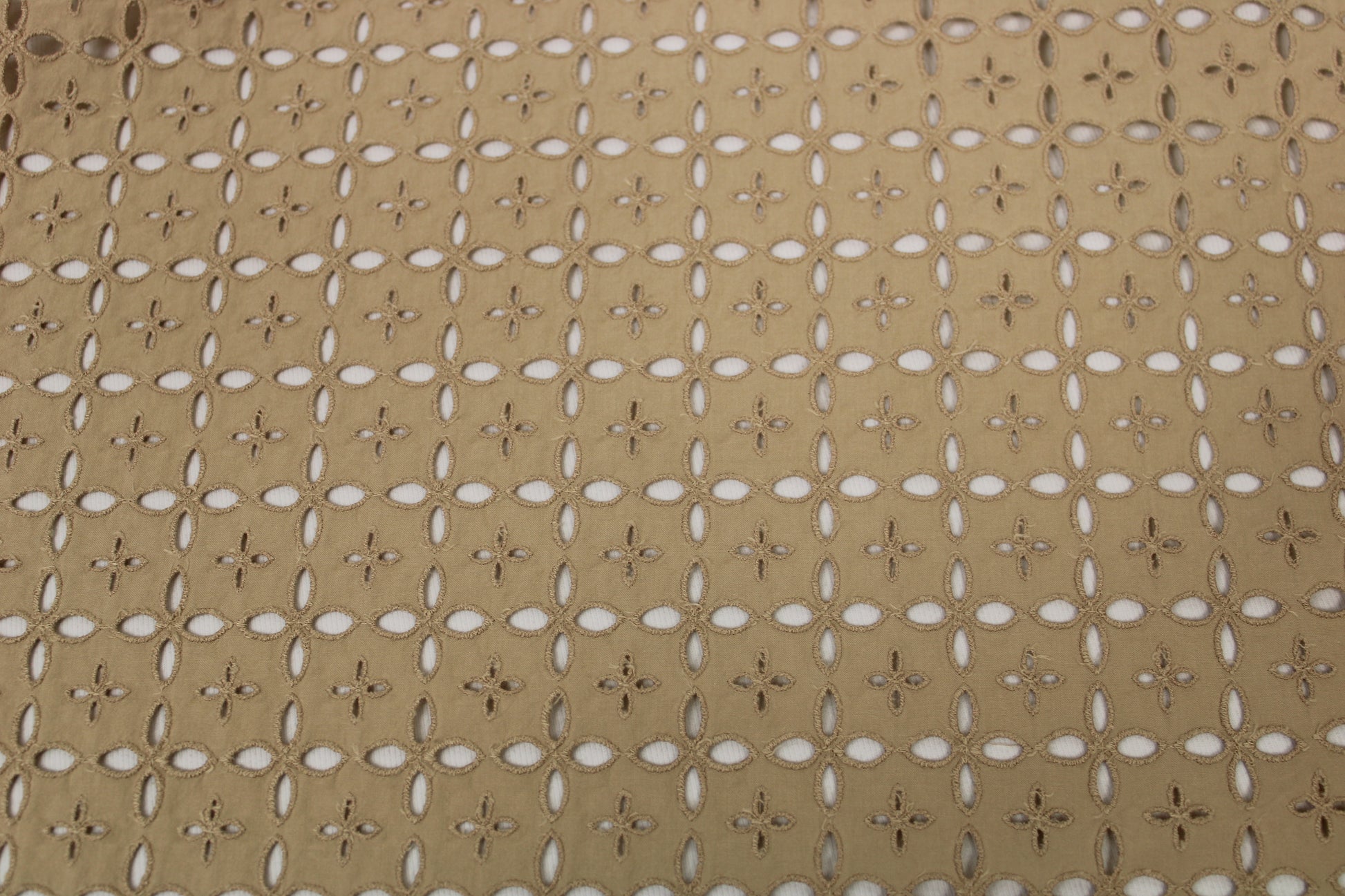 Tissu broderie anglaise - beige - photo 4/5 | So Tissus