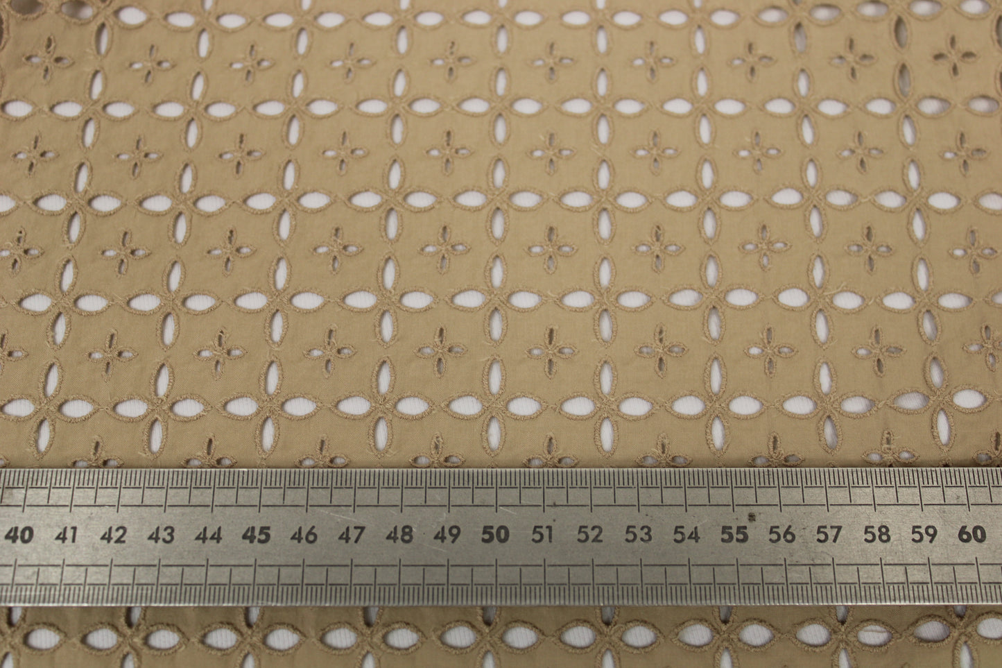 Tissu broderie anglaise - beige - photo 5/5 | So Tissus