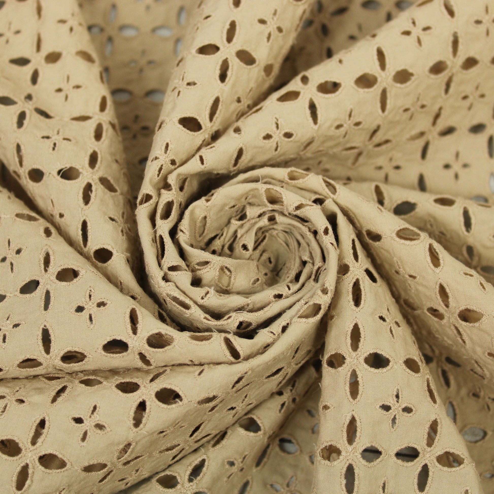 Tissu broderie anglaise - beige - photo 1/5 | So Tissus