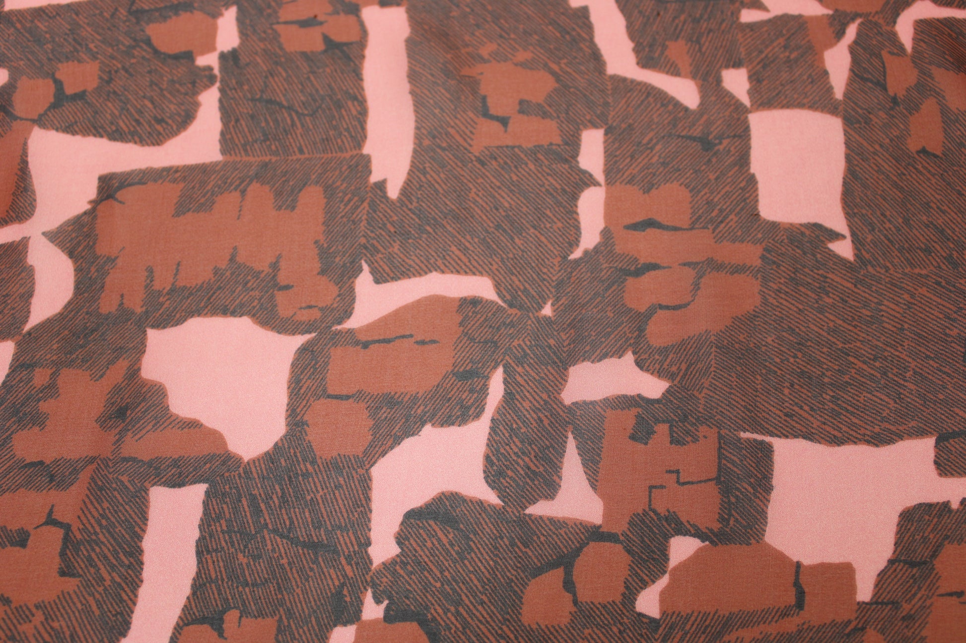 Tissu mousseline de soie- imprimé abstrait - ton rose et brique - photo 4/6 | So Tissus