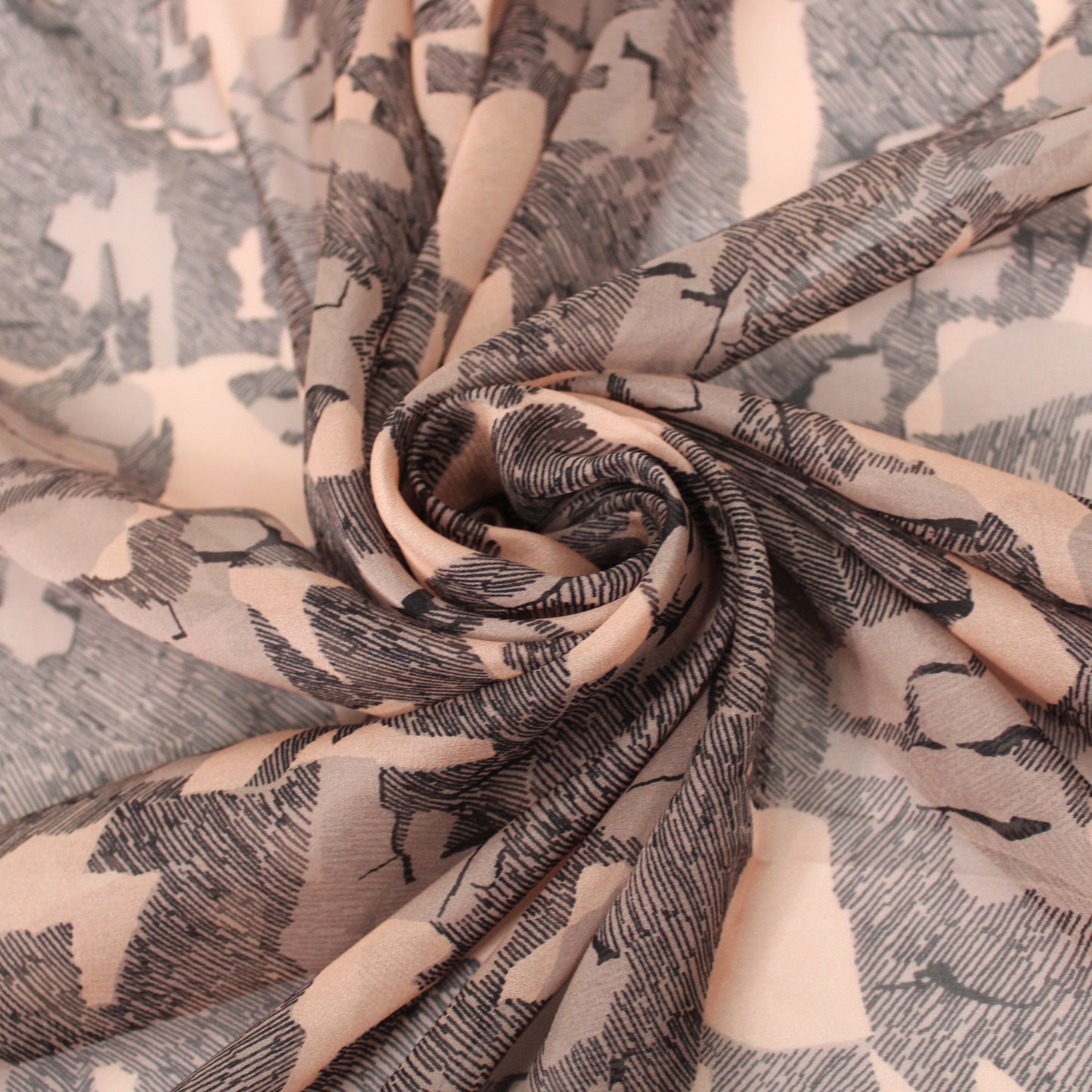 Tissu mousseline de soie- imprimé abstrait - ton rose pâle et gris noir - photo 1/5 | So Tissus