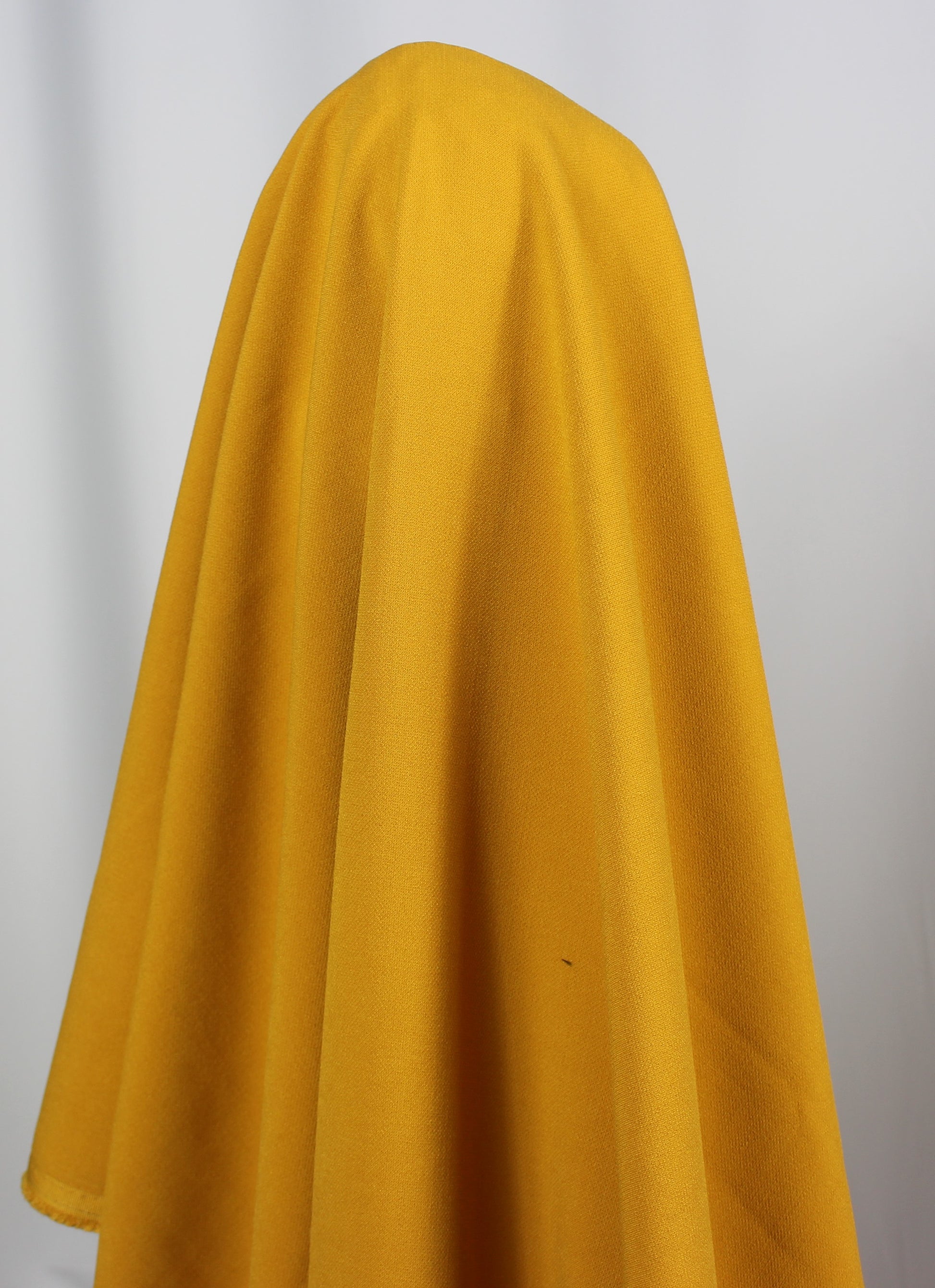 Tissus haute couture. Tissus au mètre pas cher. Tissus pas cher. Acheter tissus au mètre. Tissus français. Tissus de grandes maisons. Tissus haut de gamme. Tissus pour collection. Tissus pour createur. Jeune createur. Laine. Soie. Coton. Lin.