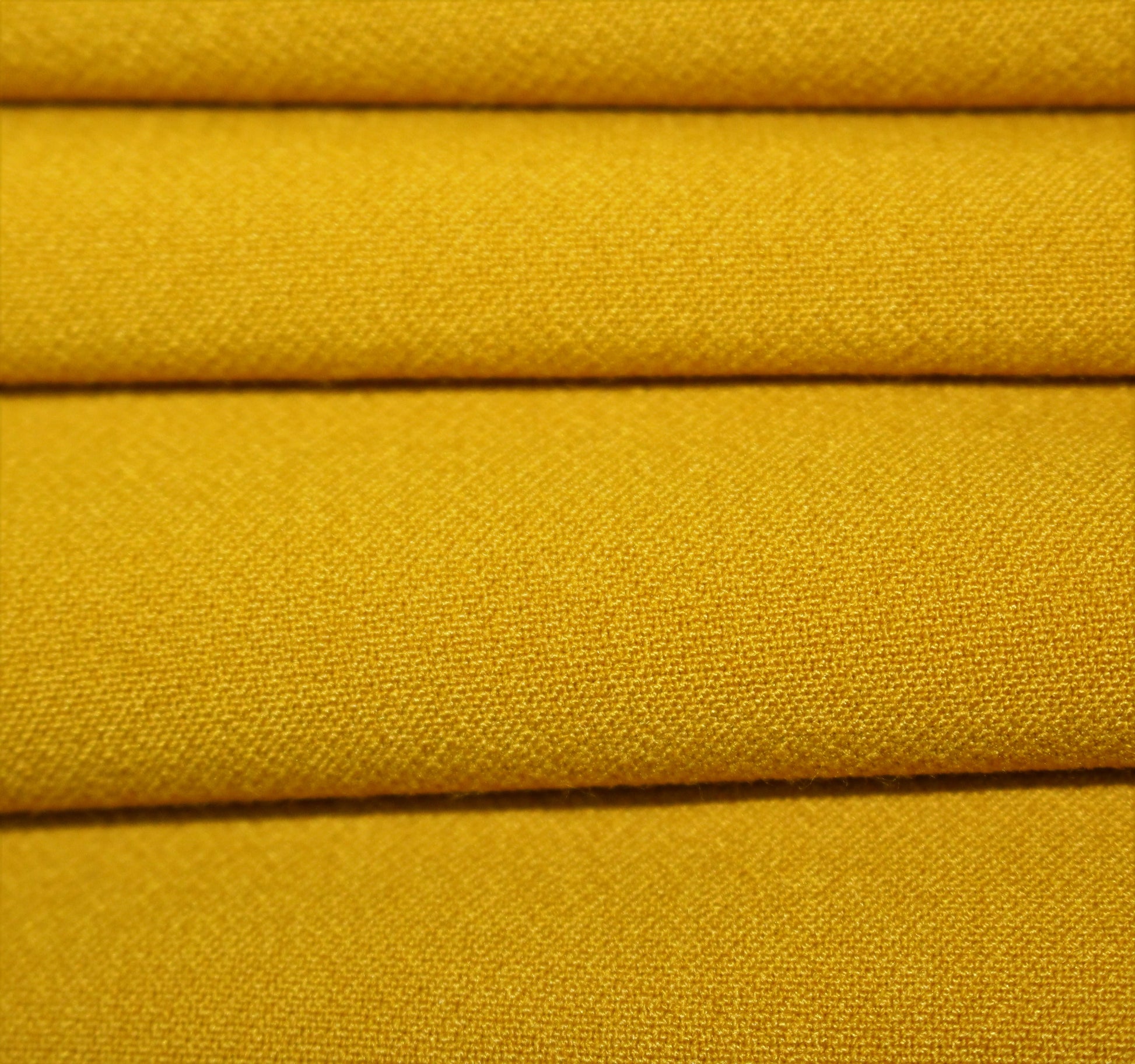 Tissus haute couture. Tissus au mètre pas cher. Tissus pas cher. Acheter tissus au mètre. Tissus français. Tissus de grandes maisons. Tissus haut de gamme. Tissus pour collection. Tissus pour createur. Jeune createur. Laine. Soie. Coton. Lin.