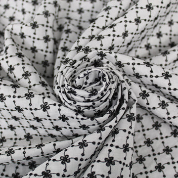 Tissu broderie anglaise - motif trèfle - blanc et noir