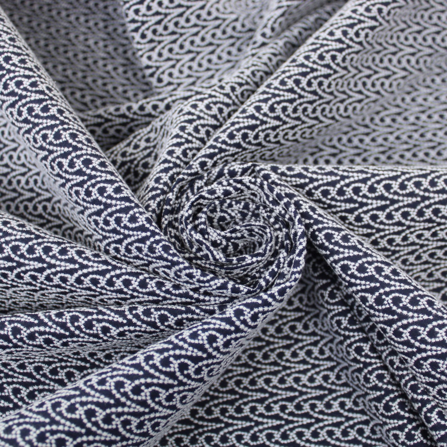 Tissu broderie anglaise - motif bélier - bleu marine et blanc - photo 1/4 | So Tissus
