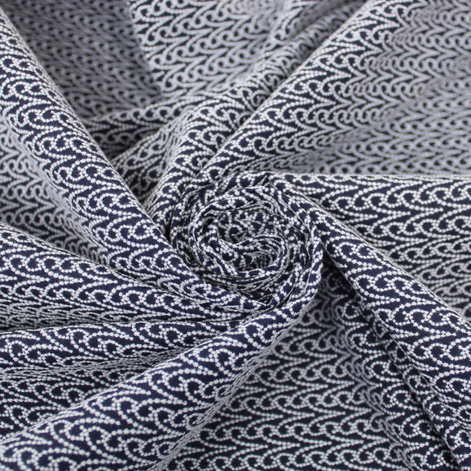 Tissu broderie anglaise - motif bélier - bleu marine et blanc - photo 1/4 | So Tissus