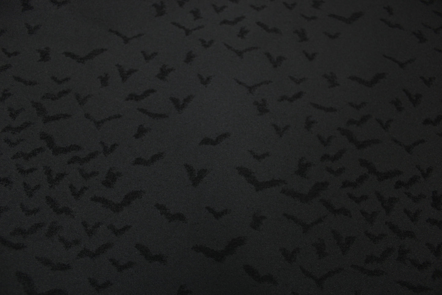Tissu brocart motif chauve-souris - noir - photo 4/5 | So Tissus