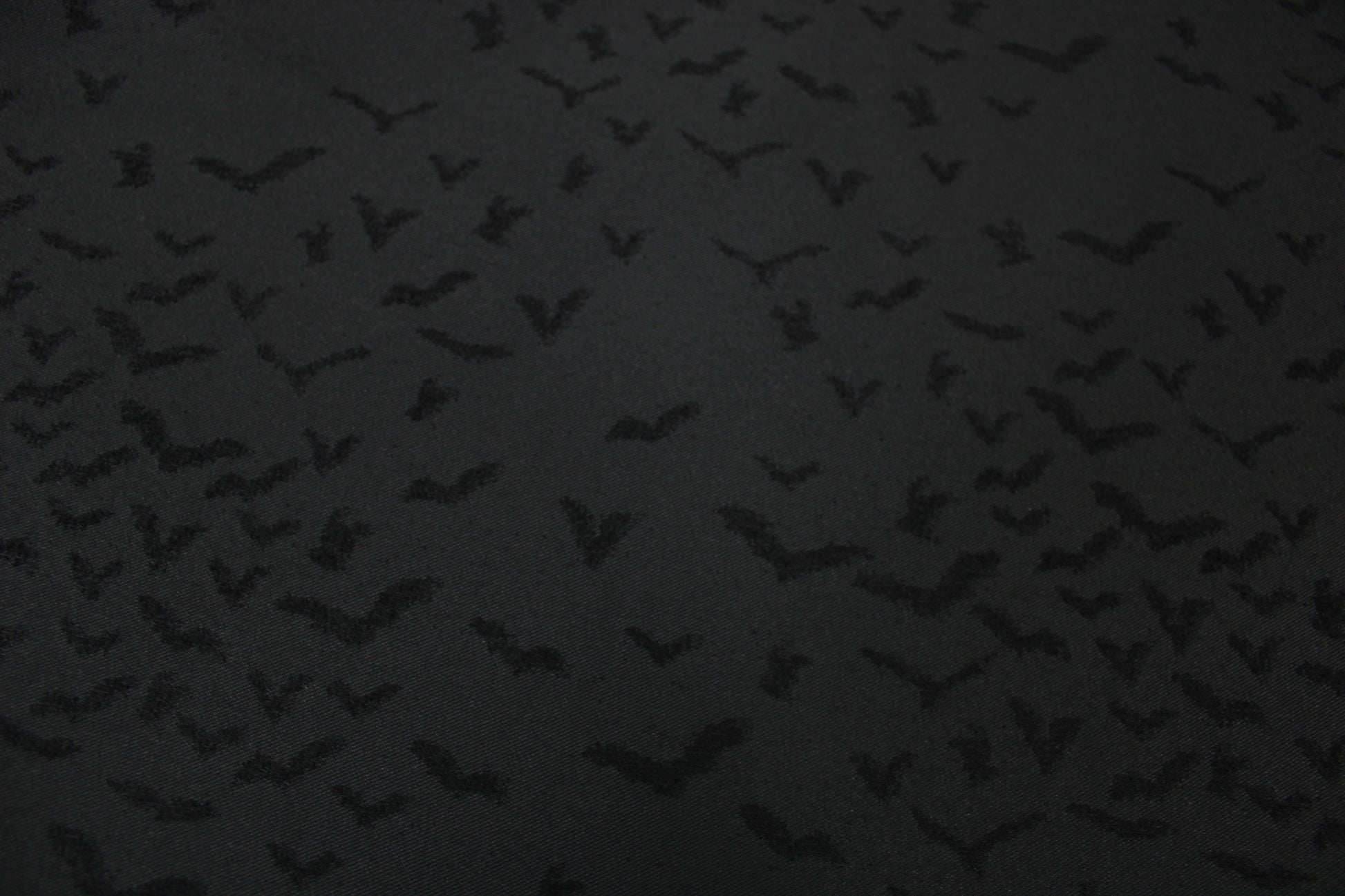 Tissu brocart motif chauve-souris - noir - photo 4/5 | So Tissus