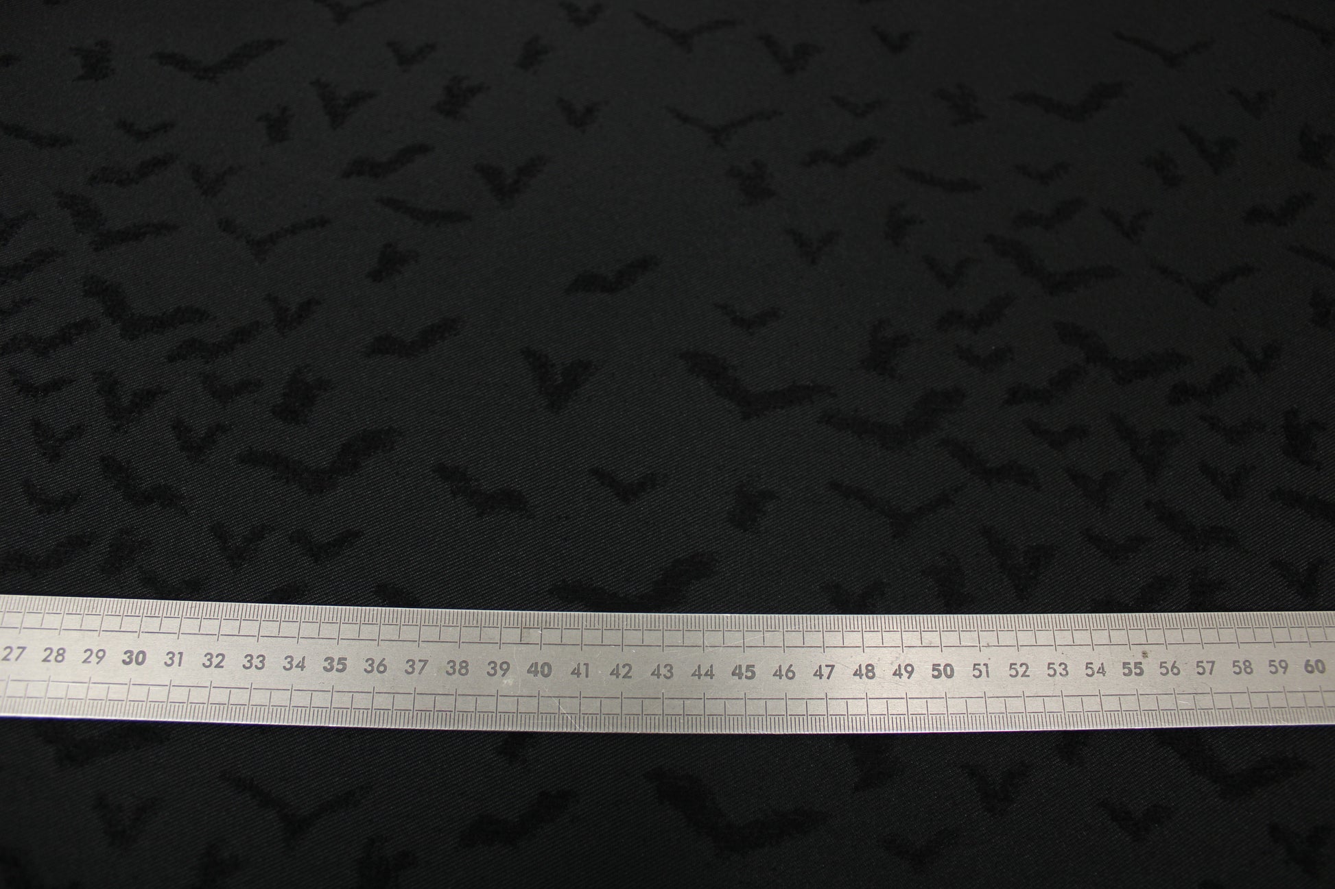 Tissu brocart motif chauve-souris - noir - photo 5/5 | So Tissus