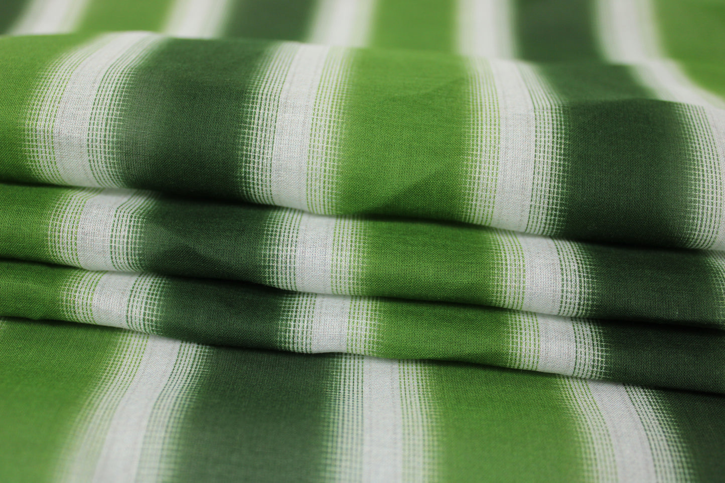 Tissu voile de coton - imprimé rayé - ton vert - photo 2/6 | So Tissus