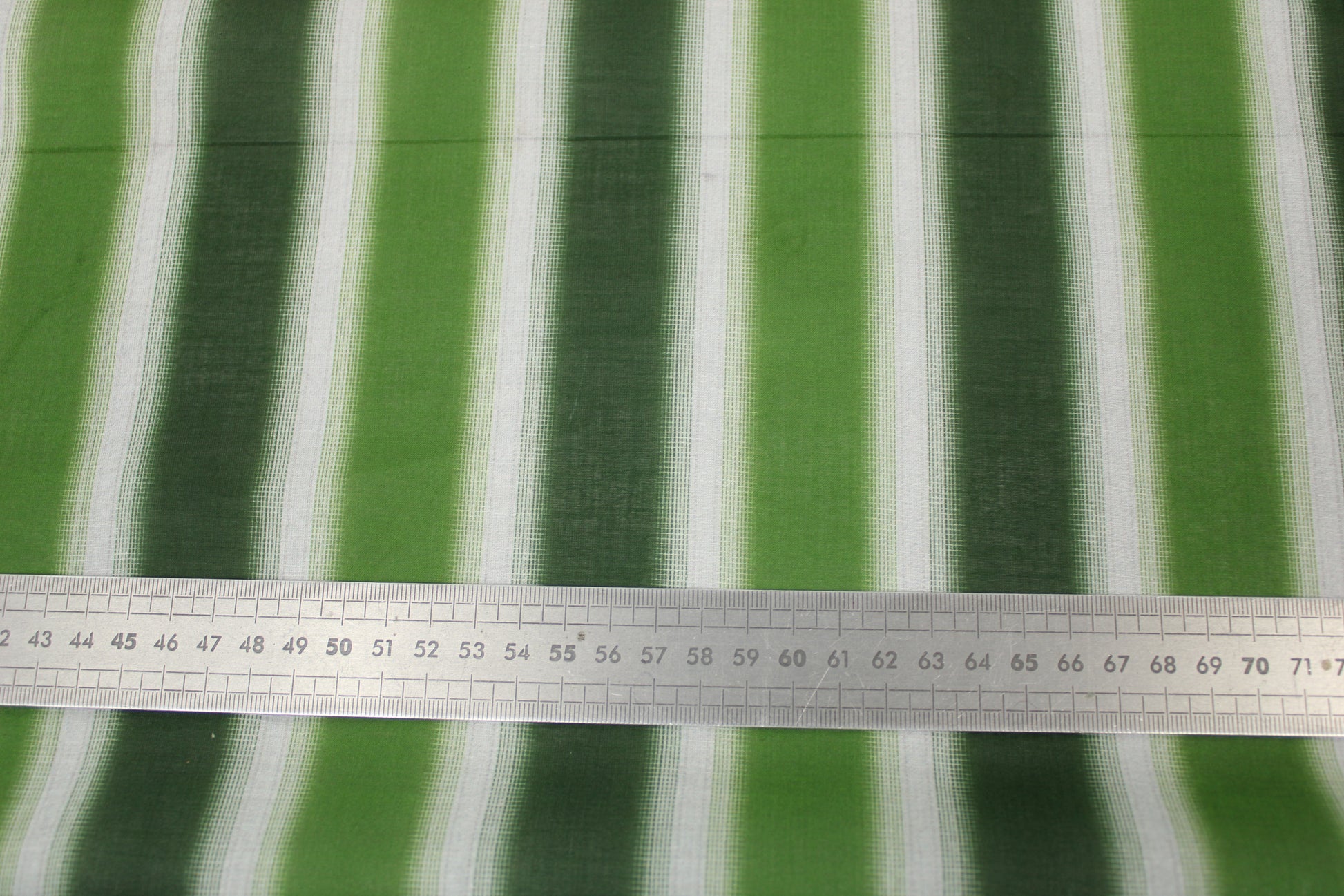 Tissu voile de coton - imprimé rayé - ton vert - photo 5/6 | So Tissus