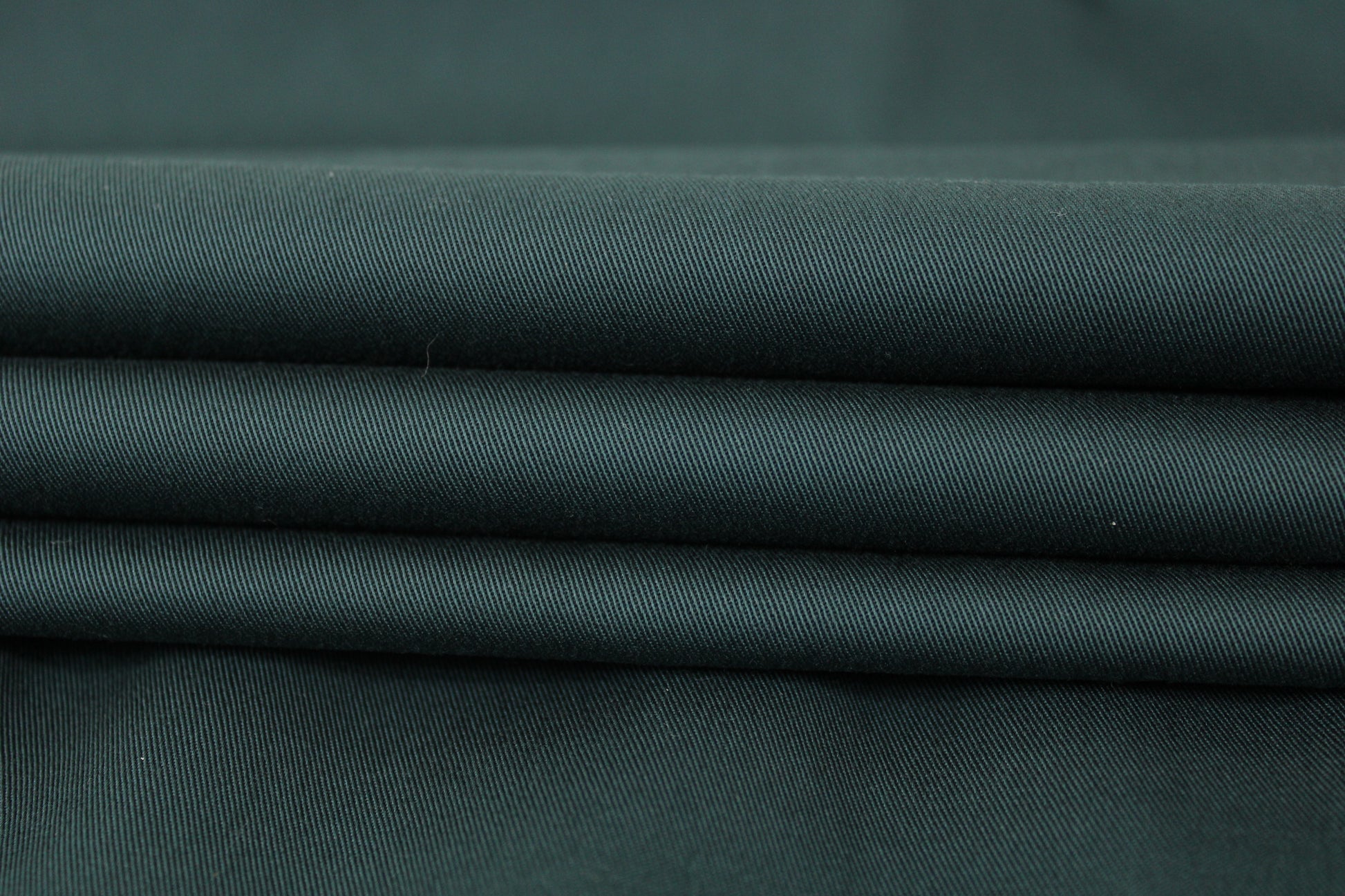 Tissu gabardine coton - vert pin - photo 2/3 | So Tissus