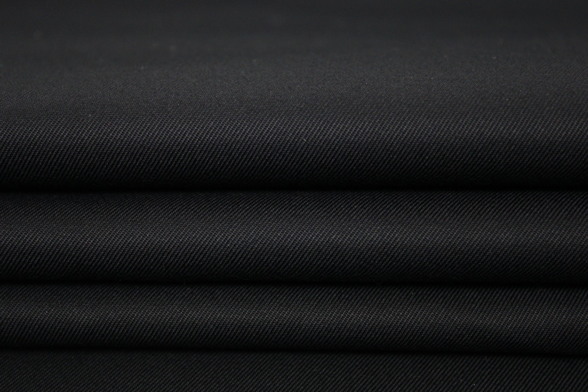 Tissu gabardine fine de coton - noir - photo 2/3 | So Tissus