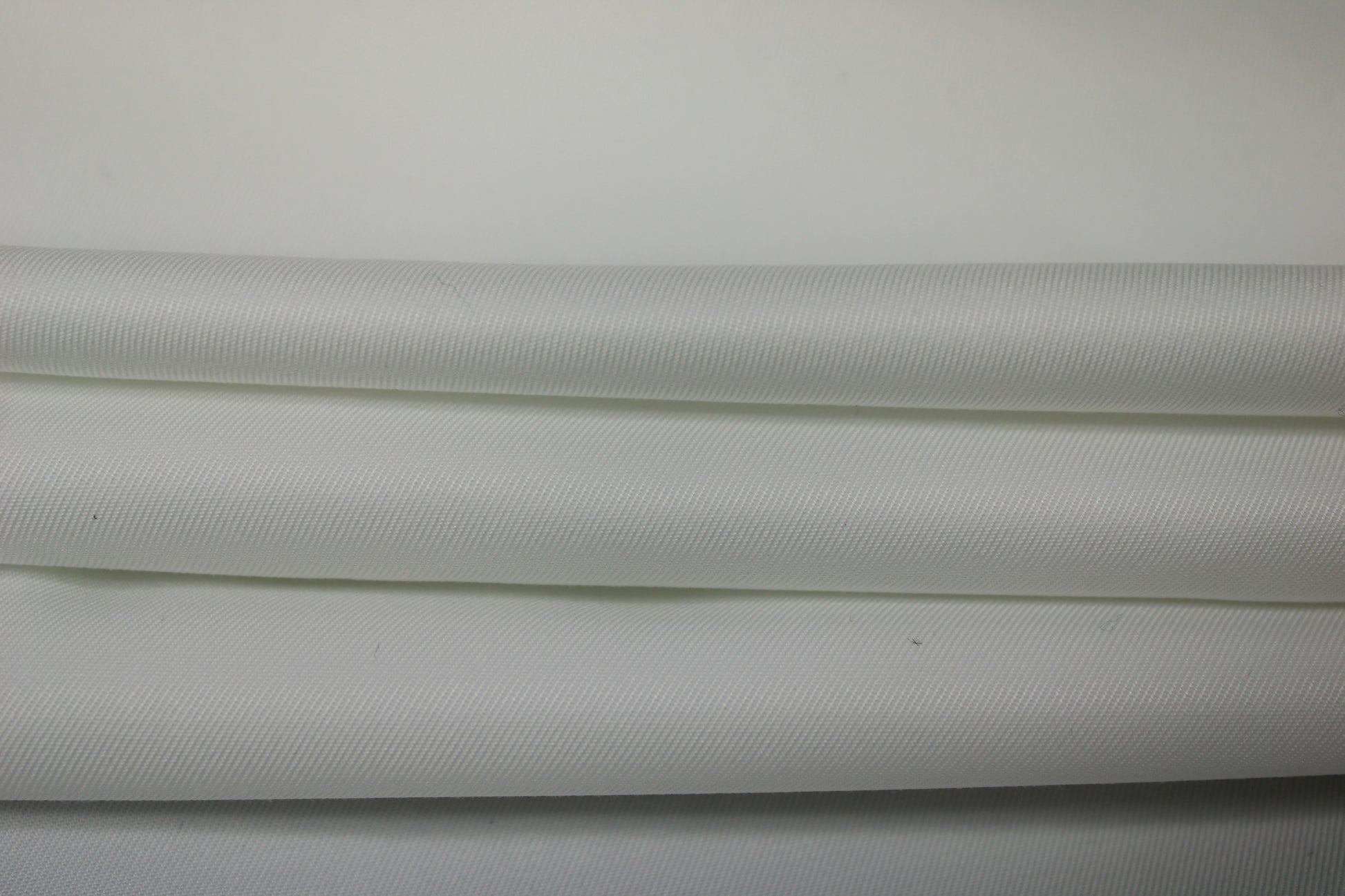 Tissu gabardine fine de coton - blanc - photo 2/3 | So Tissus