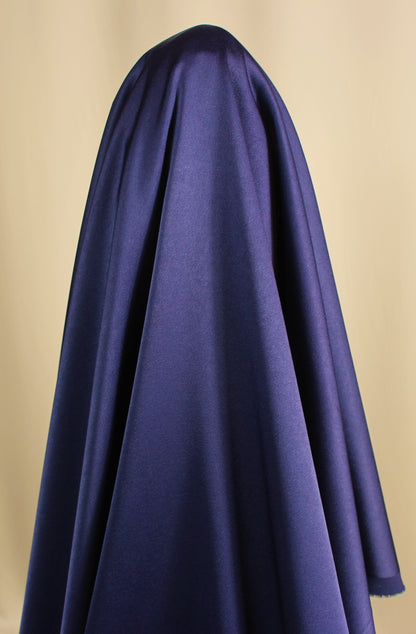 Tissus haute couture. Tissus au mètre pas cher. Tissus pas cher. Acheter tissus au mètre. Tissus français. Tissus de grandes maisons. Tissus haut de gamme. Tissus pour collection. Tissus pour createur. Jeune createur. Laine. Soie. Coton. Lin.