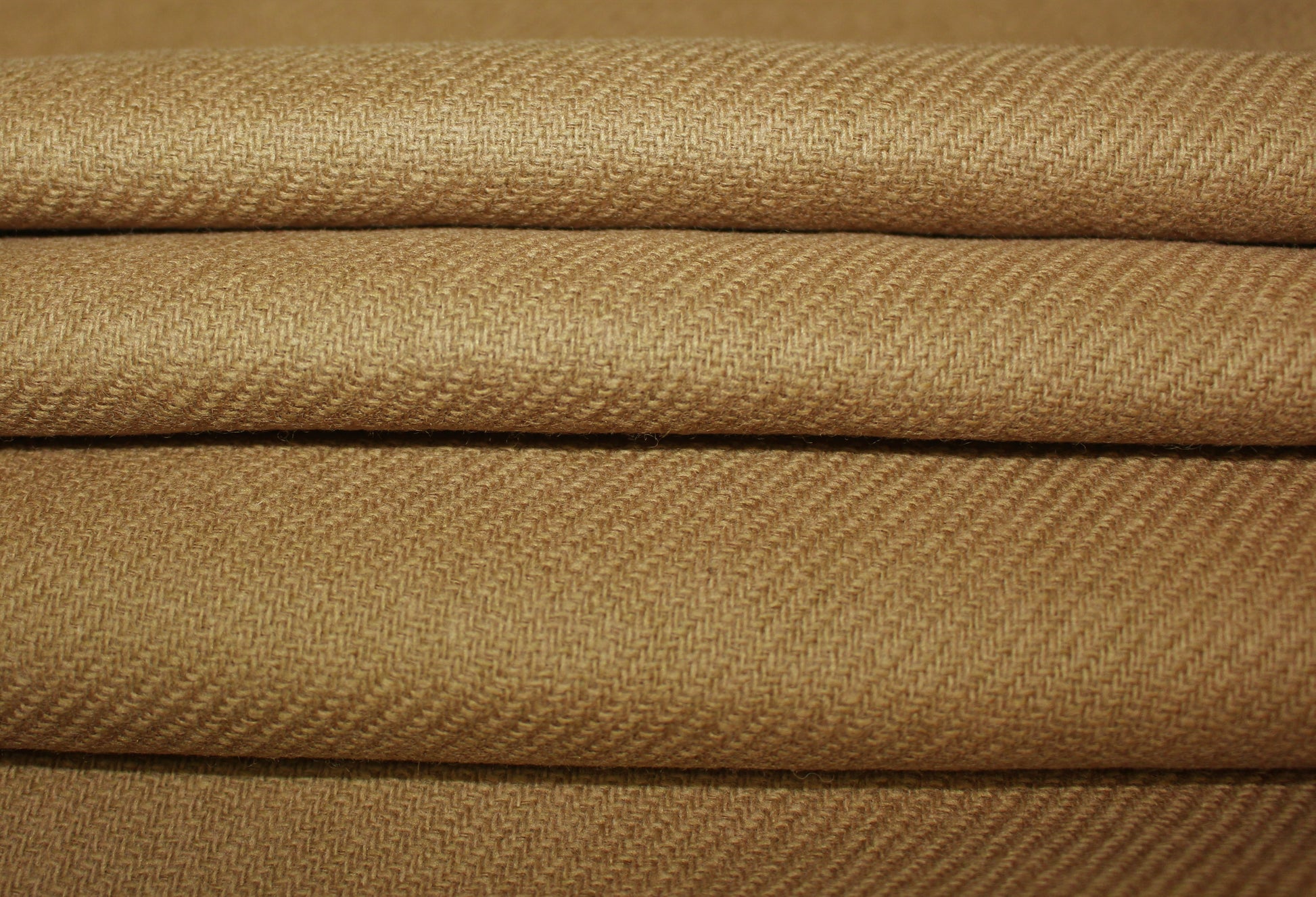 Tissus haute couture. Tissus au mètre pas cher. Tissus pas cher. Acheter tissus au mètre. Tissus français. Tissus de grandes maisons. Tissus haut de gamme. Tissus pour collection. Tissus pour createur. Jeune createur. Laine. Soie. Coton. Lin.