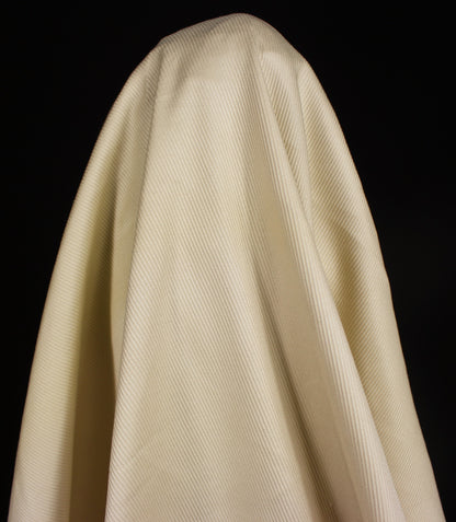 Tissus haute couture. Tissus au mètre pas cher. Tissus pas cher. Acheter tissus au mètre. Tissus français. Tissus de grandes maisons. Tissus haut de gamme. Tissus pour collection. Tissus pour createur. Jeune createur. Laine. Soie. Coton. Lin.