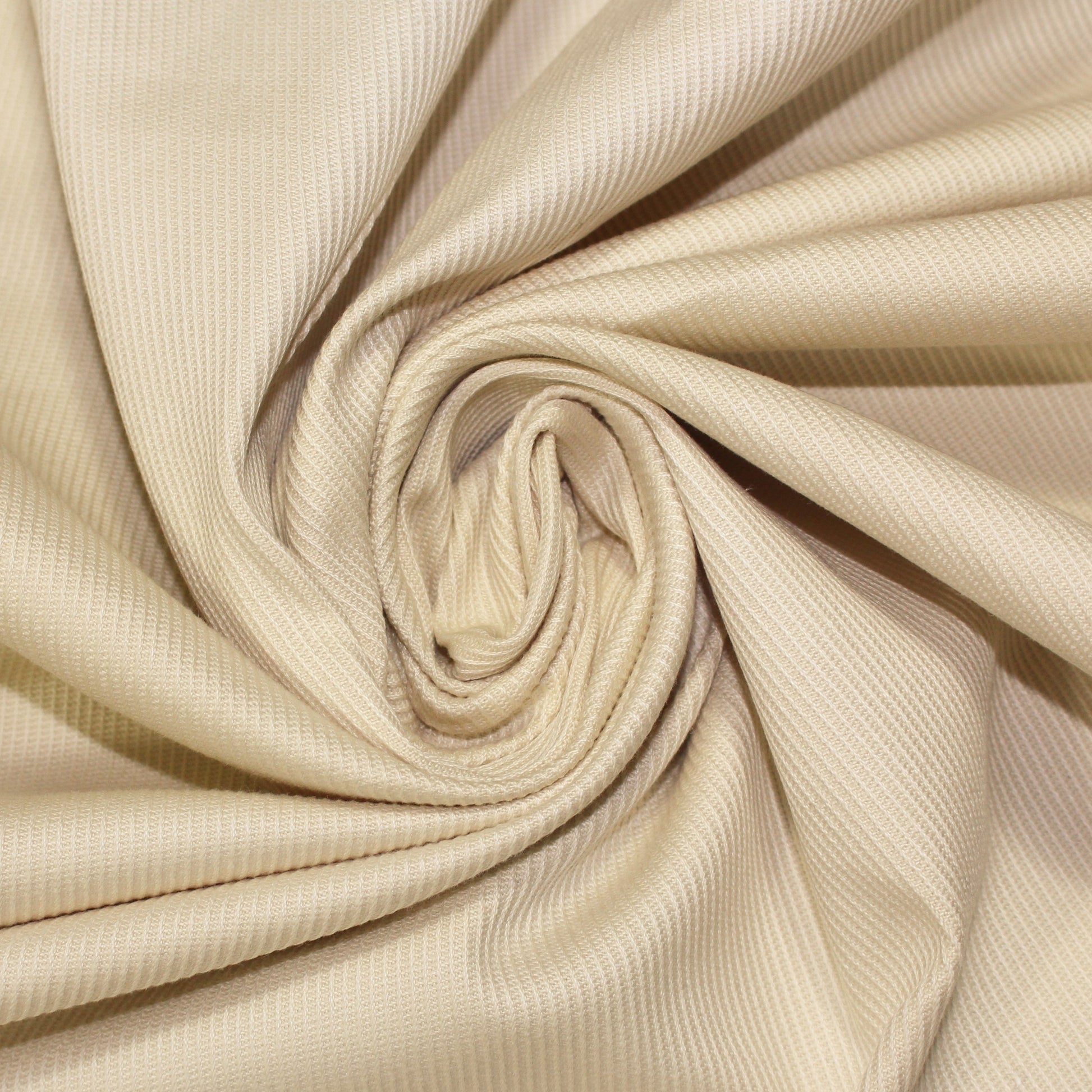 Tissus haute couture. Tissus au mètre pas cher. Tissus pas cher. Acheter tissus au mètre. Tissus français. Tissus de grandes maisons. Tissus haut de gamme. Tissus pour collection. Tissus pour createur. Jeune createur. Laine. Soie. Coton. Lin.