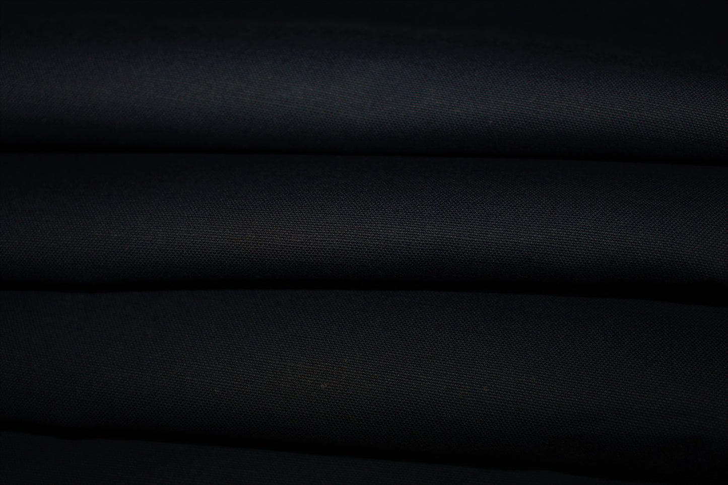 Tissus haute couture. Tissus au mètre pas cher. Tissus pas cher. Acheter tissus au mètre. Tissus français. Tissus de grandes maisons. Tissus haut de gamme. Tissus pour collection. Tissus pour createur. Jeune createur. Laine. Soie. Coton. Lin.