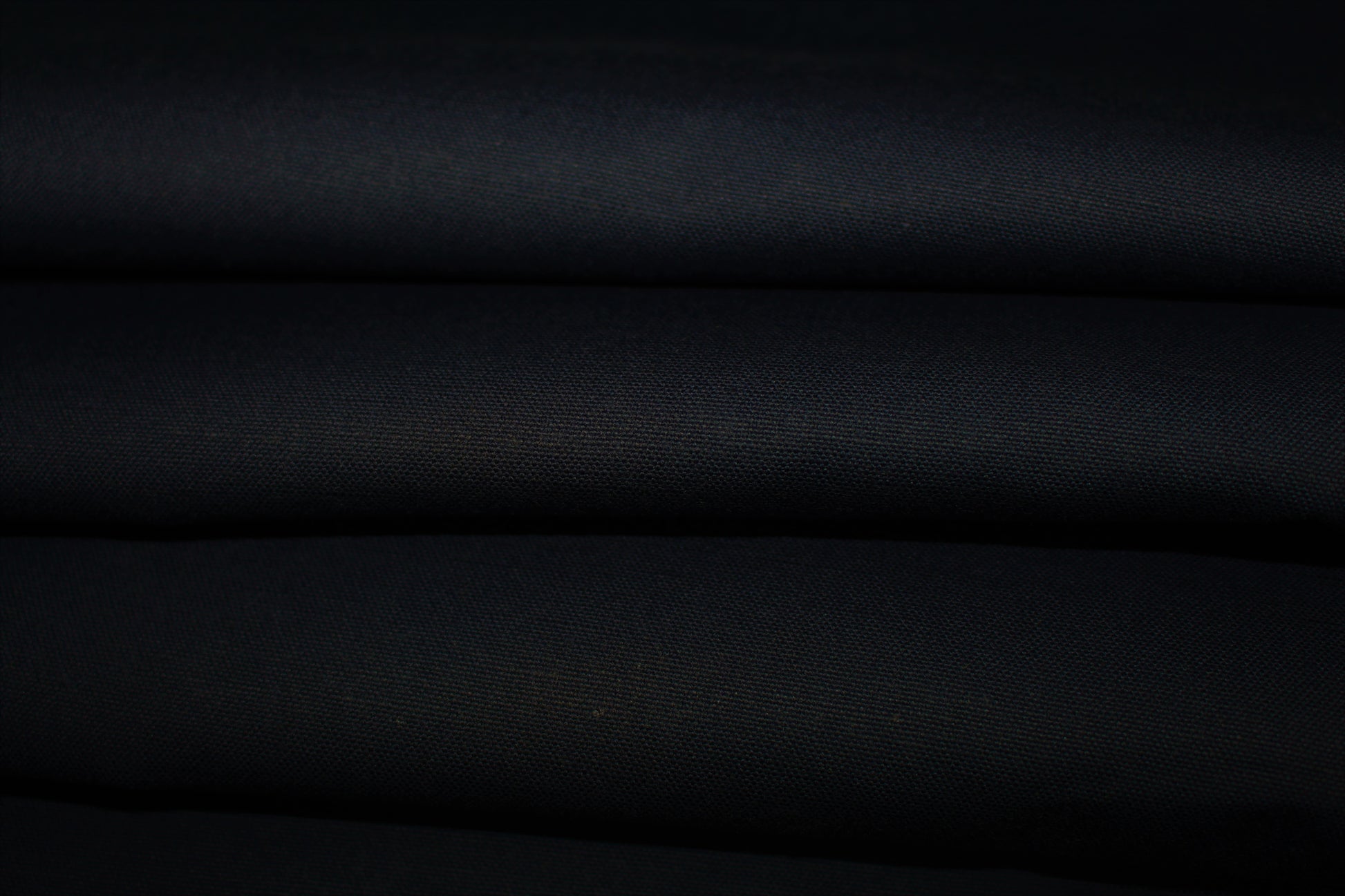 Tissus haute couture. Tissus au mètre pas cher. Tissus pas cher. Acheter tissus au mètre. Tissus français. Tissus de grandes maisons. Tissus haut de gamme. Tissus pour collection. Tissus pour createur. Jeune createur. Laine. Soie. Coton. Lin.